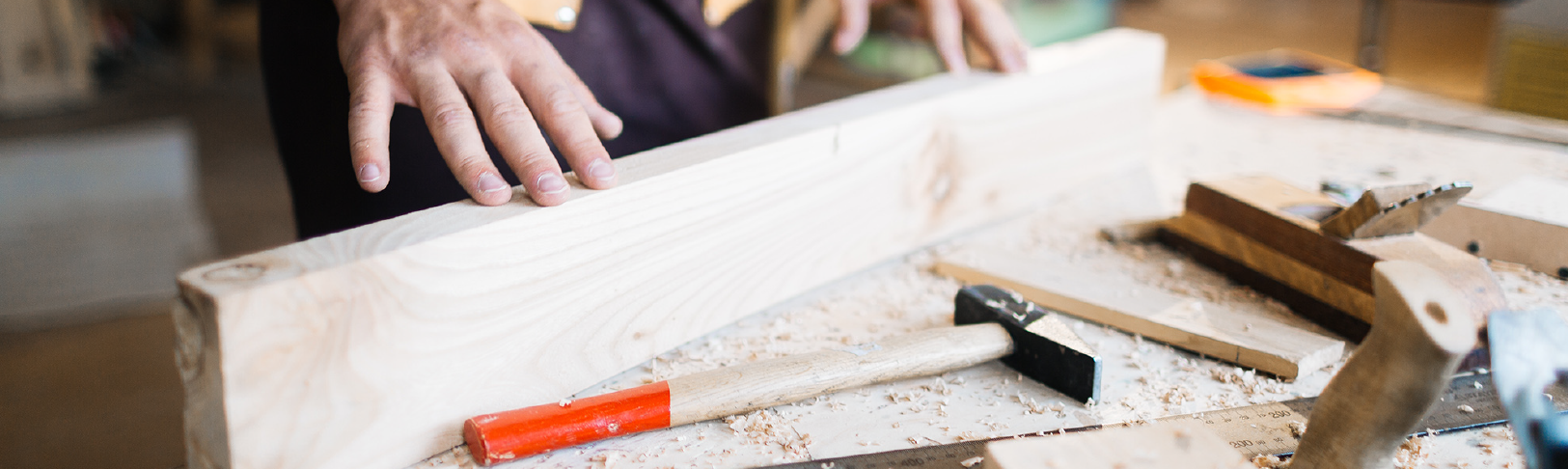 HETEL MADERA MUEBLE Y CORCHO